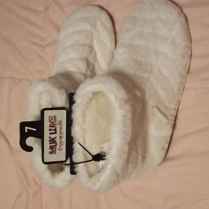 MUK LUKS SLIPPERS SIZE 7